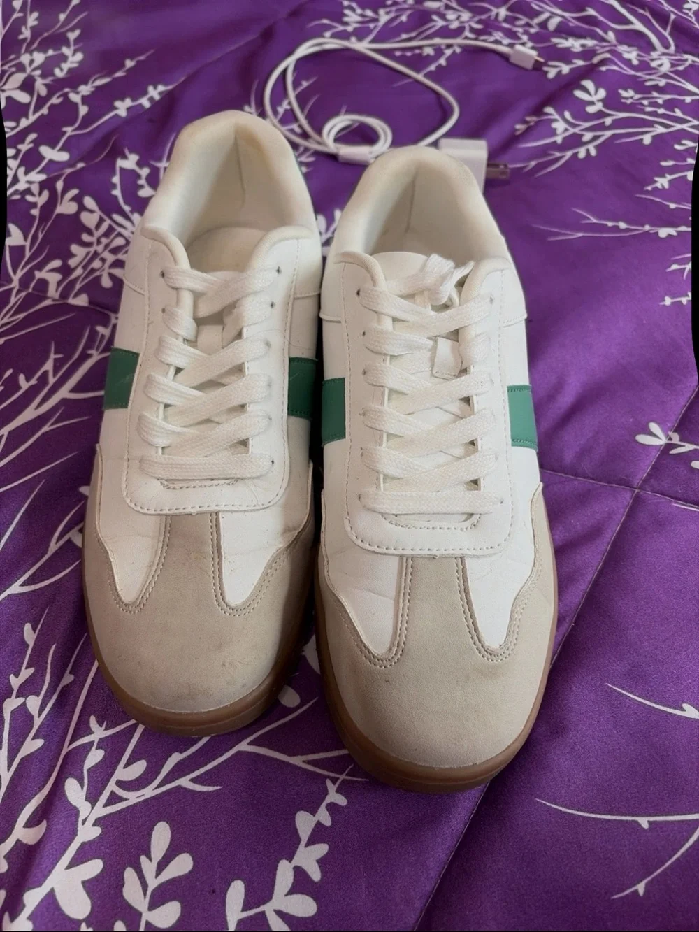 White Sneakers with Green Stripe and Gum Sole American Eagle brand new size 9